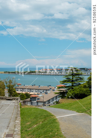 Hondarribia, Spain, and Hendaye, France Hondarribia, Spain, and Hendaye, France 92586591