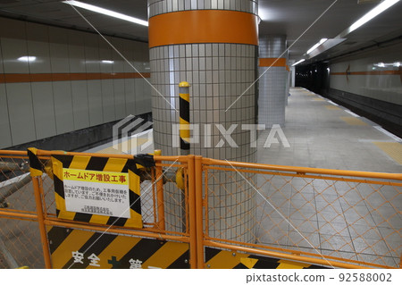[SR25] Saitama Kosoku Railway Higashi-Kawaguchi Station platform (8-car train extension work) 92588002