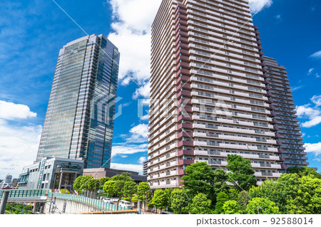 《Tokyo》 Blue sky and tower apartment, Ebisu cityscape 92588014