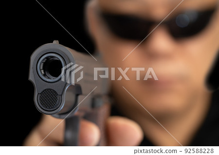 指著槍口的男人 指著槍口的男人 92588228