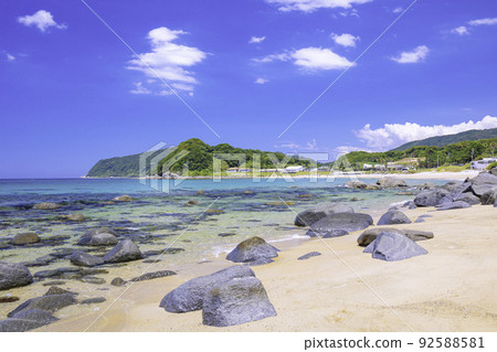 Beautiful sea of Futamigaura, Itoshima City, Fukuoka Prefecture 92588581