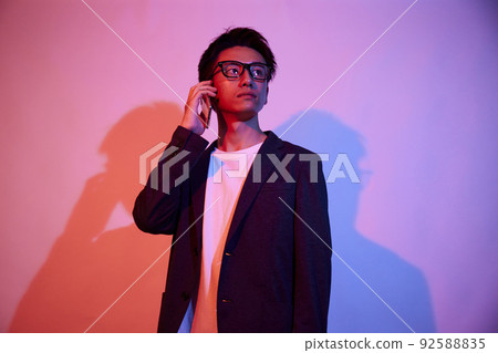 一位年輕商人的彩色肖像 一位年輕商人的彩色肖像 92588835