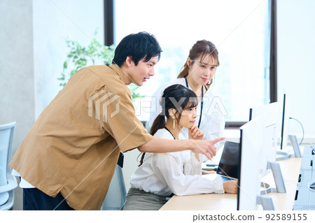 Engineers, apparel, creators, designers, young people 92589155