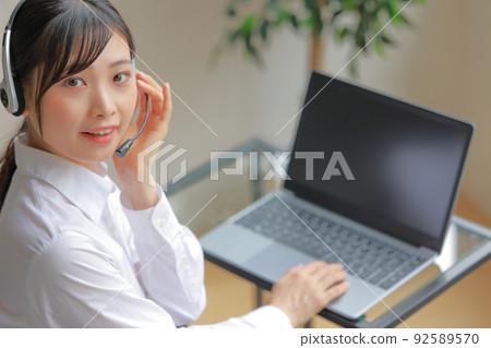 Operator looking back 1 Operator looking back 1 92589570