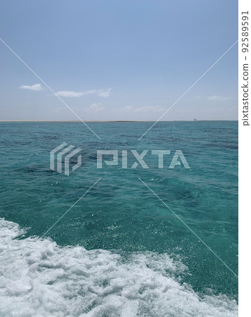 Kumejima, Okinawa Prefecture, a ferry at Hate-no-hama 92589591