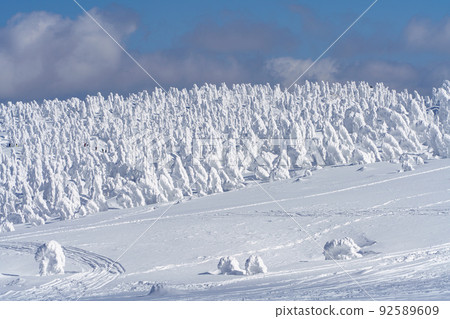 Hakkoda Mountains in winter, Japan's three major rime snow monsters, Aomori sightseeing Hakkoda Mountains in winter, Japan's three major rime snow monsters, Aomori sightseeing 92589609