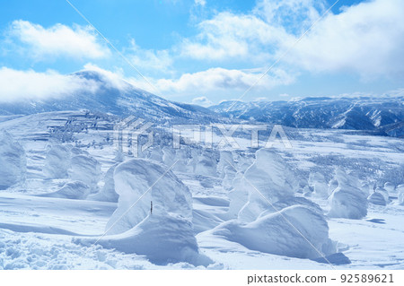 Hakkoda Mountains in winter, Japan's three major rime snow monsters, Aomori sightseeing Hakkoda Mountains in winter, Japan's three major rime snow monsters, Aomori sightseeing 92589621