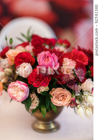 Beautiful bouquet of flowers in vase on the table Beautiful bouquet of flowers in vase on the table 92591380