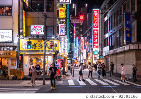 《東京》新橋站前，酒吧區 92593166