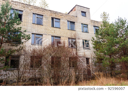 Old abandoned house in the ghost town Pripyat in Chernobyl Exclusion Zone, Ukraine 92596007