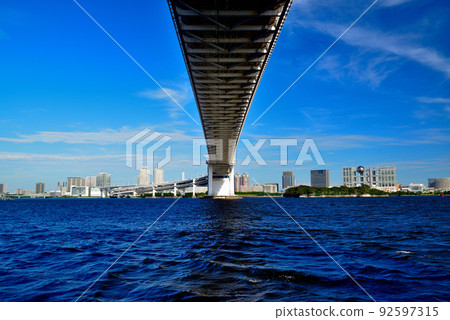 從芝浦碼頭台場海濱公園看到的彩虹橋 從芝浦碼頭台場海濱公園看到的彩虹橋 92597315