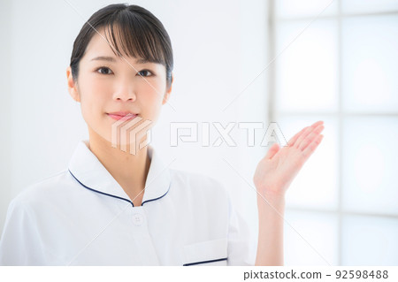 亞洲女性肖像複製空間白色，易於用於美容護士和護士的形象 92598488