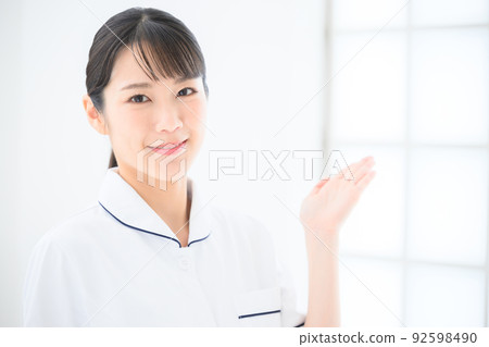 亞洲女性肖像複製空間白色，易於用於美容護士和護士的形象 92598490