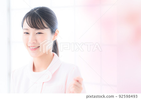 也在主視覺中！一張亞洲女性的粉紅色肖像，易於用於美容護士或護士的形象 92598493