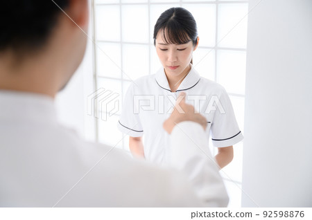 An angry woman who is easy to use for the image of a beauty nurse or nurse 92598876