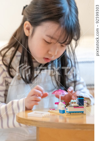 children lifestyle play growth health 92599303