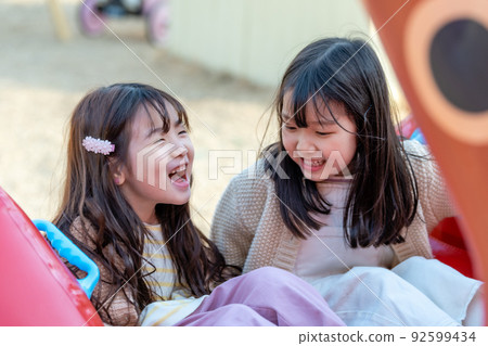 兒童 生活方式 女孩 妹妹 家庭 朋友 92599434