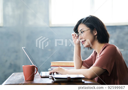 女性遠程辦公遠程工作資料 女性遠程辦公遠程工作資料 92599987
