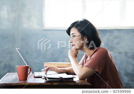 女性遠程辦公遠程工作資料 92599990