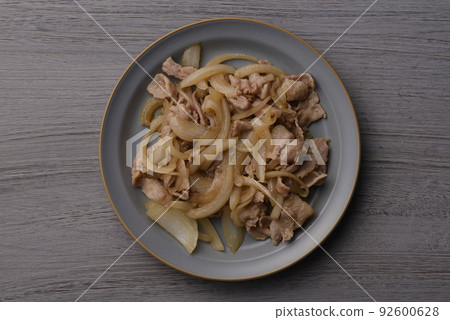 Stir-fried pork roses and onions 92600628