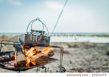 Sea camp bonfire bonfire kettle camp equipment rugged Sea camp bonfire bonfire kettle camp equipment rugged 92603474