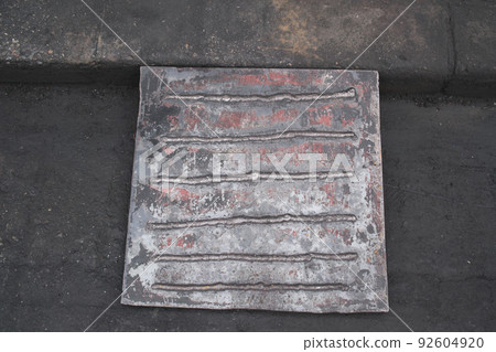 Metal step guard 92604920