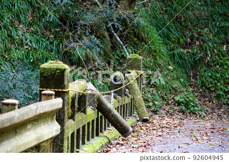 EOS5D. Hiroshima Shobara, Taishaku Gorge Destroyed bridge. 92604945