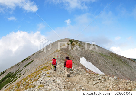 立山三山：登山者前往正山 92605042