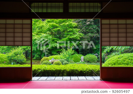 Fresh green of Unryu-in, an annex of Sennyuji Temple in Kyoto 92605497
