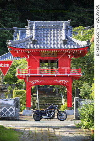 Jyosenji寺廟和哈雷戴維森的紅色門 92605950