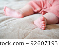 Baby's foot 92607193