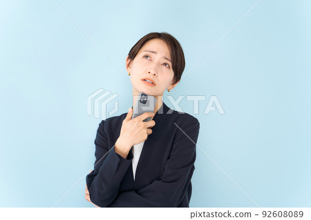 Woman holding a smartphone 92608089