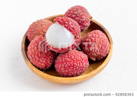 Lychee when it's ready to eat 92608363
