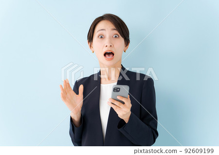 一個驚訝的表情的女人 92609199