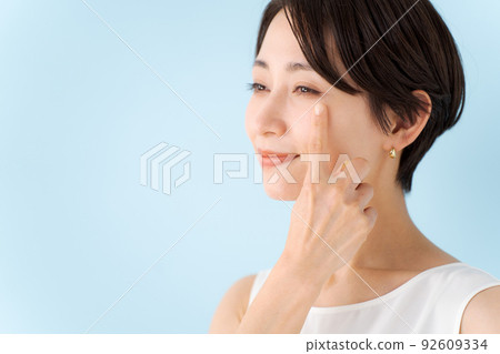 A woman pointing at her eyes A woman pointing at her eyes 92609334