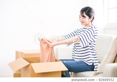 Women who declutter and organize Women who declutter and organize 92609552