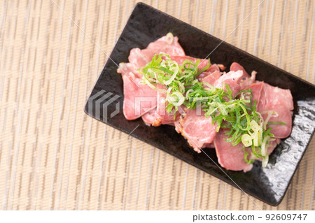 Smoked tongue with plenty of green onions Smoked tongue with plenty of green onions 92609747