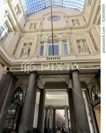 比利時布魯塞爾聖休伯特皇家畫廊的入口 比利時布魯塞爾聖休伯特皇家畫廊的入口 92609869