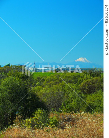 初冬時從江戶川岸遠眺富士山 92610174