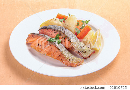 Salmon basil saute Salmon basil saute 92610725