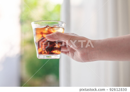 Hand holding iced coffee 92612830