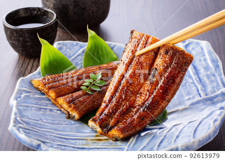 鰻魚燒和清酒 鰻魚燒和清酒 92613979