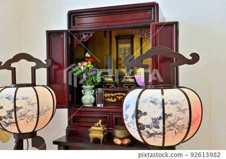 Bonsai lantern and Buddhist altar 92613982