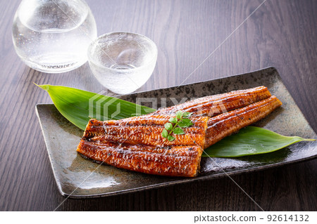 鰻魚燒和清酒 鰻魚燒和清酒 92614132
