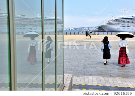 Parent and child of Red Brick Warehouse 92616199
