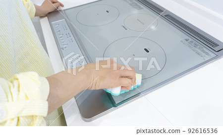 清潔 IH 廚房的女人 清潔 IH 廚房的女人 92616536