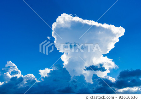 Summer cloud light beam image Summer cloud light beam image 92616636