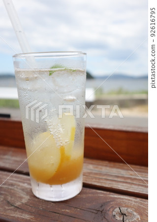 Lemon squash and sea 92616795