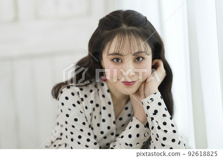 Young woman beauty image portrait 92618825