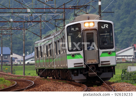 上越線 E127 系列(越後中里⇔長岡) 上越線 E127 系列(越後中里⇔長岡) 92619233